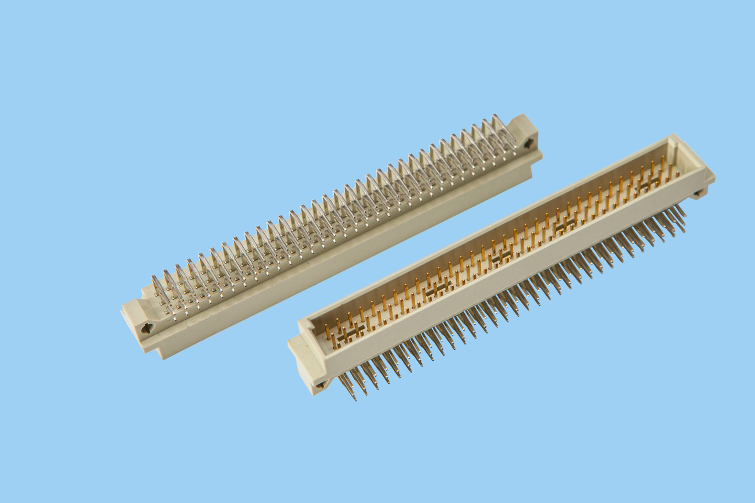 QC9396MR(欧式插座3排公弯)